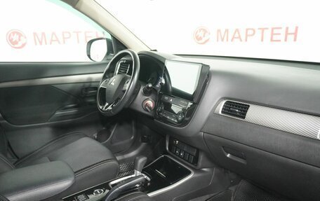 Mitsubishi Outlander III рестайлинг 3, 2017 год, 2 078 000 рублей, 10 фотография