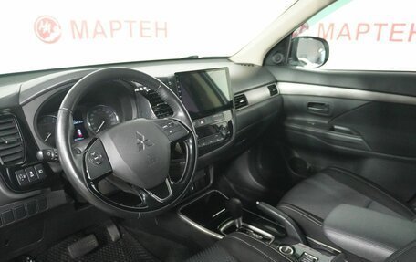 Mitsubishi Outlander III рестайлинг 3, 2017 год, 2 078 000 рублей, 9 фотография