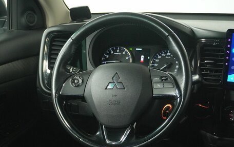 Mitsubishi Outlander III рестайлинг 3, 2017 год, 2 078 000 рублей, 18 фотография