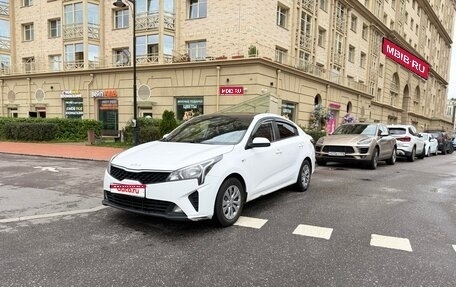 KIA Rio IV, 2021 год, 999 999 рублей, 1 фотография