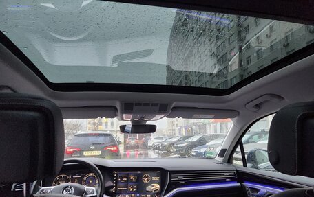 Volkswagen Touareg III, 2018 год, 4 900 000 рублей, 10 фотография