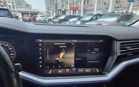 Volkswagen Touareg III, 2018 год, 4 900 000 рублей, 14 фотография