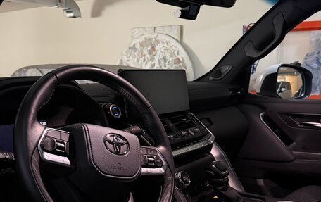 Toyota Land Cruiser, 2021 год, 15 000 000 рублей, 3 фотография