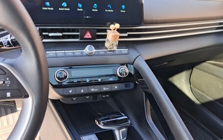 Hyundai Elantra, 2024 год, 2 299 000 рублей, 16 фотография