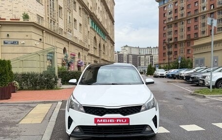 KIA Rio IV, 2021 год, 999 999 рублей, 2 фотография