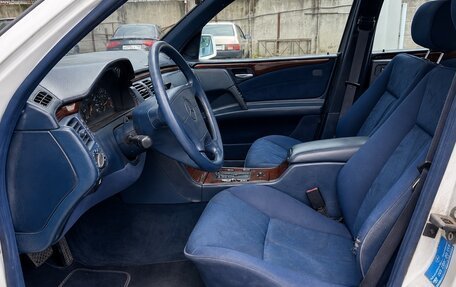 Mercedes-Benz E-Класс, 1996 год, 310 000 рублей, 9 фотография