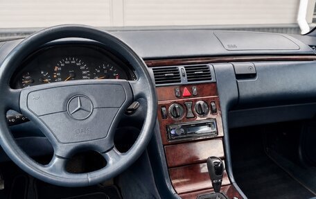Mercedes-Benz E-Класс, 1996 год, 310 000 рублей, 11 фотография