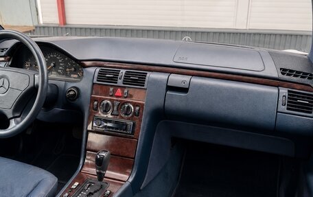 Mercedes-Benz E-Класс, 1996 год, 310 000 рублей, 12 фотография