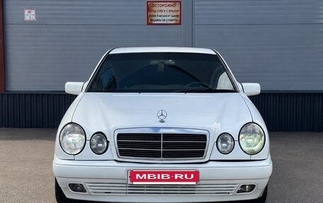Mercedes-Benz E-Класс, 1996 год, 310 000 рублей, 2 фотография