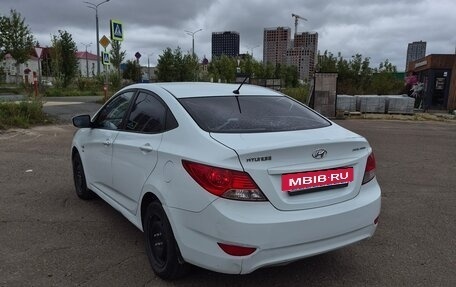 Hyundai Solaris II рестайлинг, 2013 год, 600 000 рублей, 4 фотография