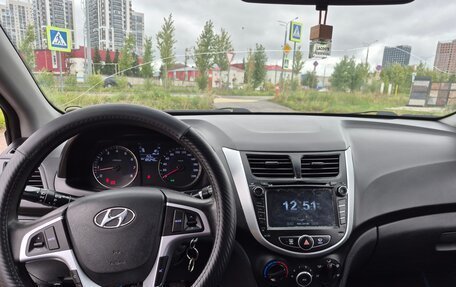 Hyundai Solaris II рестайлинг, 2013 год, 600 000 рублей, 12 фотография