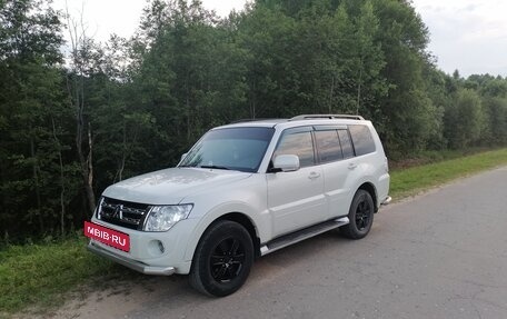 Mitsubishi Pajero IV, 2013 год, 2 150 000 рублей, 3 фотография