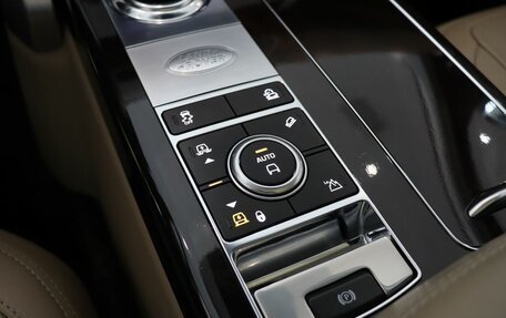 Land Rover Range Rover IV рестайлинг, 2018 год, 5 380 000 рублей, 21 фотография