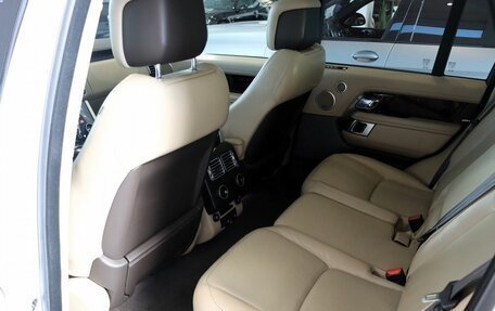 Land Rover Range Rover IV рестайлинг, 2018 год, 5 380 000 рублей, 29 фотография