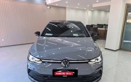 Volkswagen Golf VIII, 2022 год, 1 990 000 рублей, 2 фотография