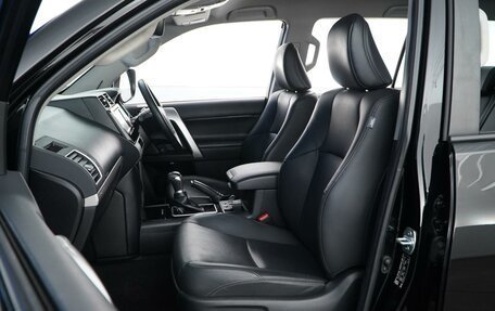 Toyota Land Cruiser Prado 150 рестайлинг 2, 2020 год, 5 800 000 рублей, 8 фотография