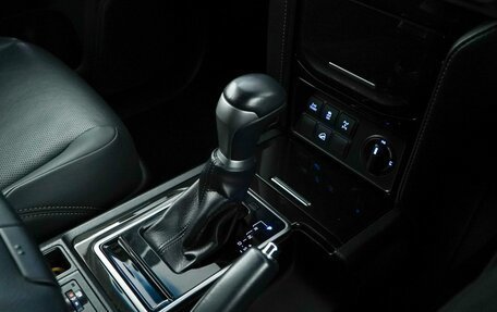 Toyota Land Cruiser Prado 150 рестайлинг 2, 2020 год, 5 800 000 рублей, 14 фотография