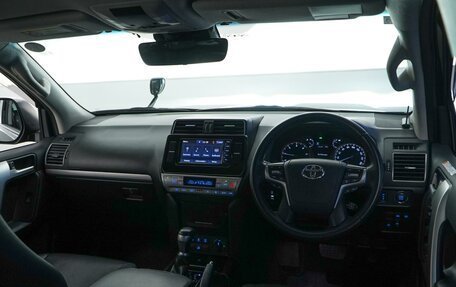 Toyota Land Cruiser Prado 150 рестайлинг 2, 2020 год, 5 800 000 рублей, 6 фотография
