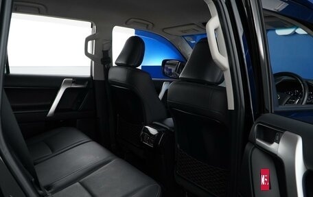 Toyota Land Cruiser Prado 150 рестайлинг 2, 2020 год, 5 800 000 рублей, 11 фотография