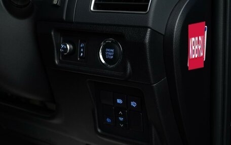 Toyota Land Cruiser Prado 150 рестайлинг 2, 2020 год, 5 800 000 рублей, 13 фотография