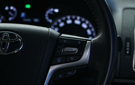 Toyota Land Cruiser Prado 150 рестайлинг 2, 2020 год, 5 800 000 рублей, 19 фотография