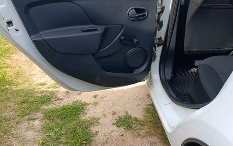 Renault Logan II, 2017 год, 550 000 рублей, 2 фотография