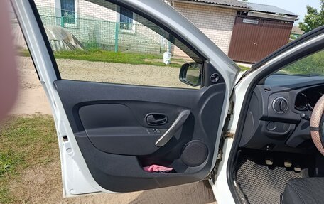 Renault Logan II, 2017 год, 550 000 рублей, 6 фотография