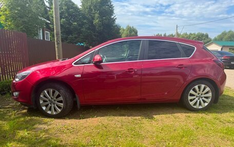 Opel Astra J, 2011 год, 800 000 рублей, 2 фотография