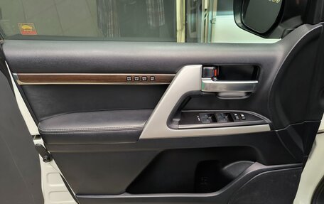 Toyota Land Cruiser 200, 2019 год, 6 890 000 рублей, 9 фотография