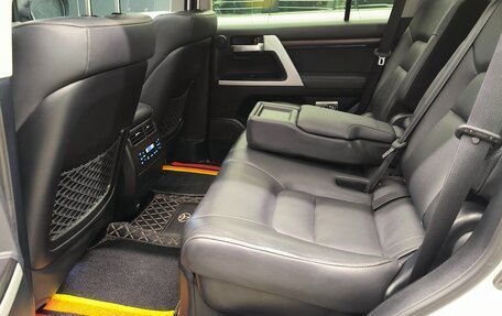 Toyota Land Cruiser 200, 2019 год, 6 890 000 рублей, 12 фотография