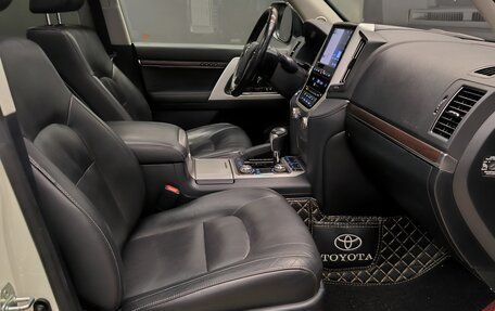 Toyota Land Cruiser 200, 2019 год, 6 890 000 рублей, 10 фотография