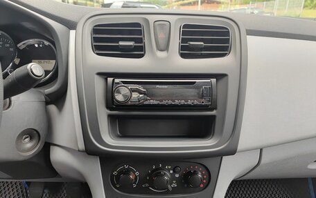 Renault Logan II, 2015 год, 599 000 рублей, 15 фотография