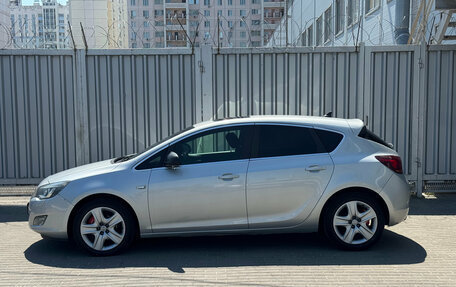 Opel Astra J, 2011 год, 639 000 рублей, 2 фотография