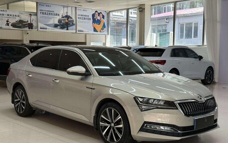 Skoda Superb III рестайлинг, 2023 год, 2 095 005 рублей, 2 фотография