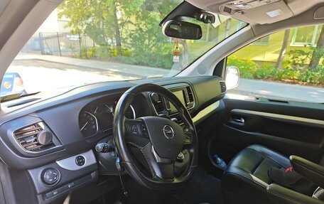 Opel Zafira Life I, 2020 год, 3 500 000 рублей, 10 фотография