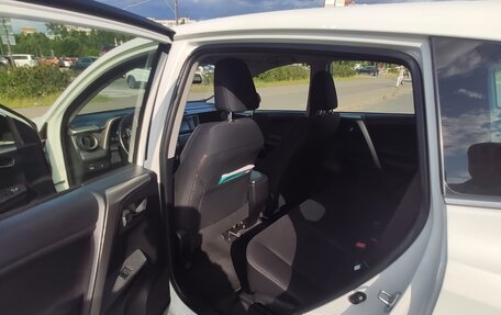 Toyota RAV4, 2014 год, 1 900 000 рублей, 13 фотография