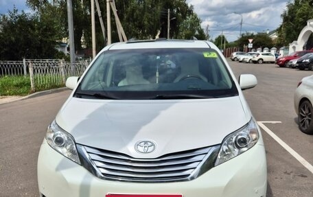 Toyota Sienna III, 2010 год, 1 950 000 рублей, 2 фотография