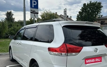 Toyota Sienna III, 2010 год, 1 950 000 рублей, 6 фотография
