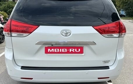 Toyota Sienna III, 2010 год, 1 950 000 рублей, 5 фотография