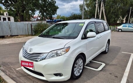 Toyota Sienna III, 2010 год, 1 950 000 рублей, 4 фотография