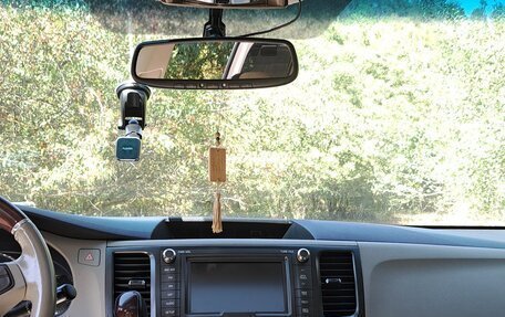 Toyota Sienna III, 2010 год, 1 950 000 рублей, 18 фотография