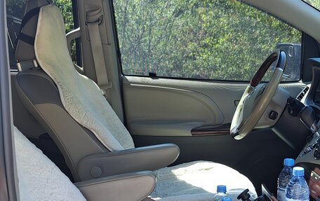 Toyota Sienna III, 2010 год, 1 950 000 рублей, 21 фотография