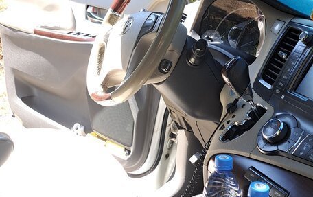 Toyota Sienna III, 2010 год, 1 950 000 рублей, 31 фотография