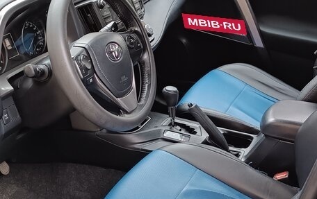 Toyota RAV4, 2018 год, 2 200 000 рублей, 6 фотография