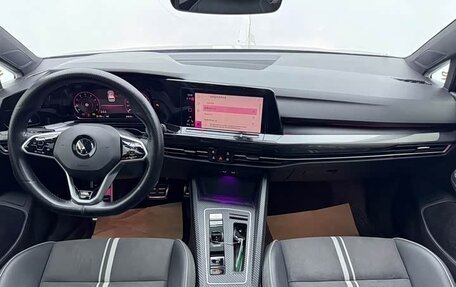 Volkswagen Golf VIII, 2023 год, 1 999 999 рублей, 13 фотография