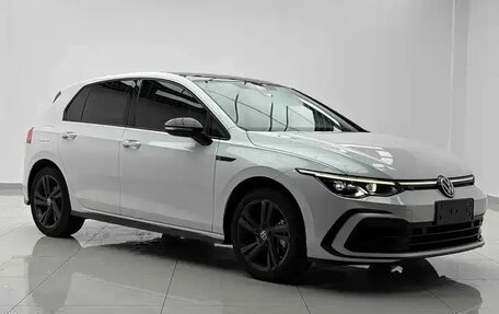 Volkswagen Golf VIII, 2023 год, 2 076 000 рублей, 2 фотография