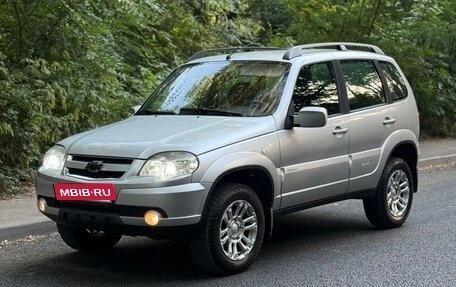 Chevrolet Niva I рестайлинг, 2011 год, 650 000 рублей, 3 фотография