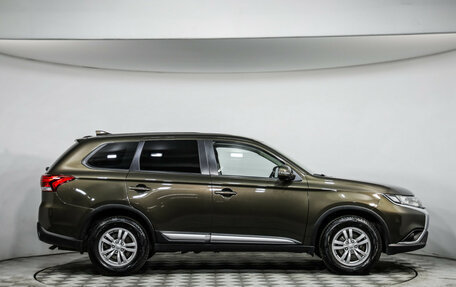 Mitsubishi Outlander III рестайлинг 3, 2020 год, 1 849 000 рублей, 4 фотография