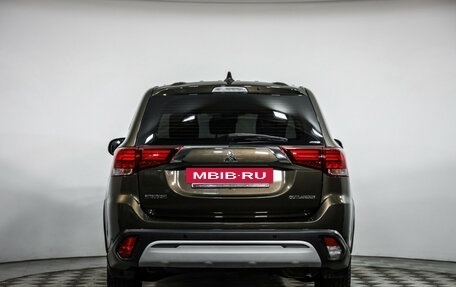 Mitsubishi Outlander III рестайлинг 3, 2020 год, 1 849 000 рублей, 6 фотография