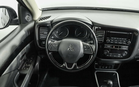 Mitsubishi Outlander III рестайлинг 3, 2020 год, 1 849 000 рублей, 11 фотография